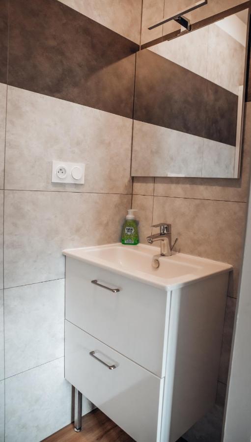 Appartement Neuf, Moderne Et Confortable! Ernée Buitenkant foto