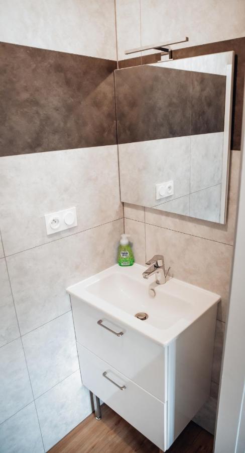 Appartement Neuf, Moderne Et Confortable! Ernée Buitenkant foto